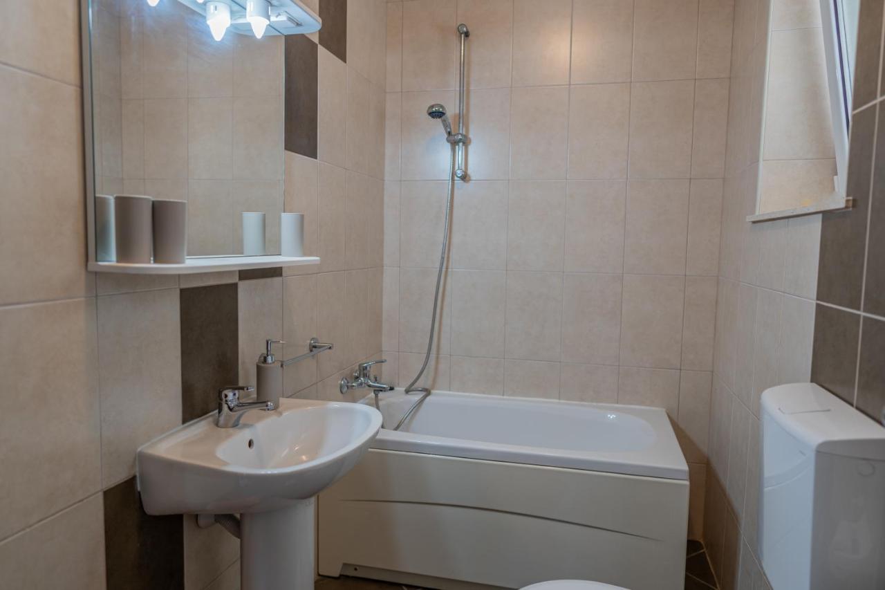 Guesthouse Kamarin Помена Екстер'єр фото
