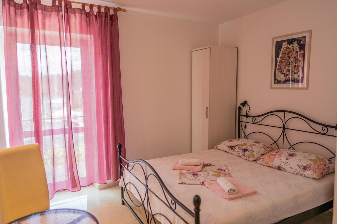 Guesthouse Kamarin Помена Екстер'єр фото