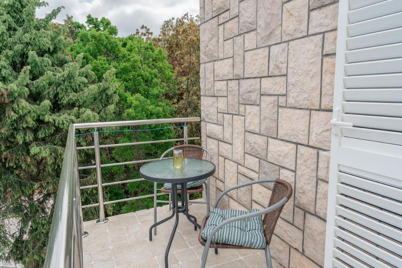 Guesthouse Kamarin Помена Екстер'єр фото