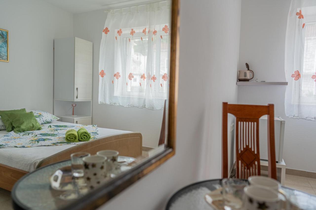 Guesthouse Kamarin Помена Екстер'єр фото