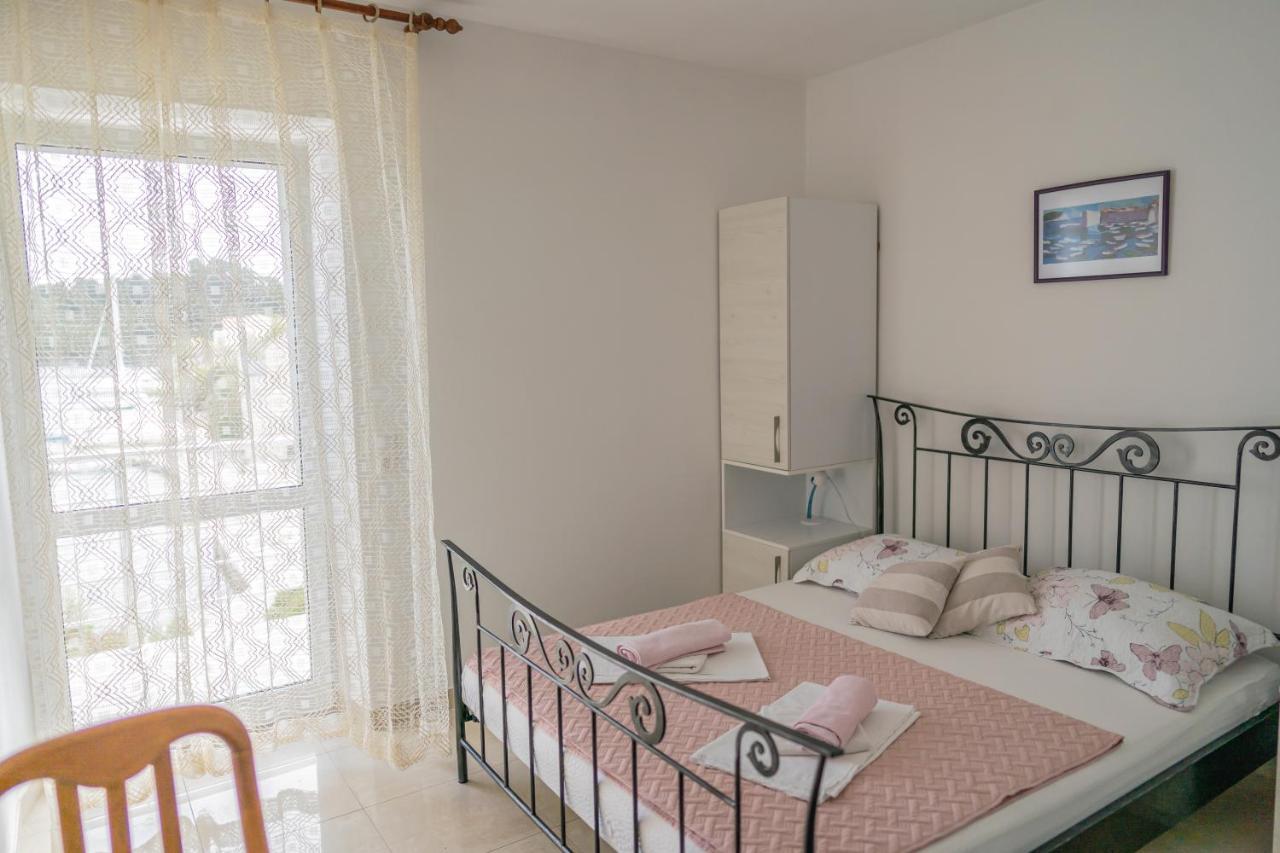 Guesthouse Kamarin Помена Екстер'єр фото