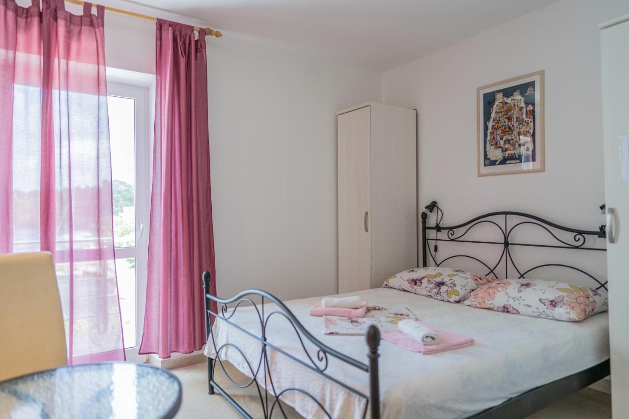 Guesthouse Kamarin Помена Екстер'єр фото