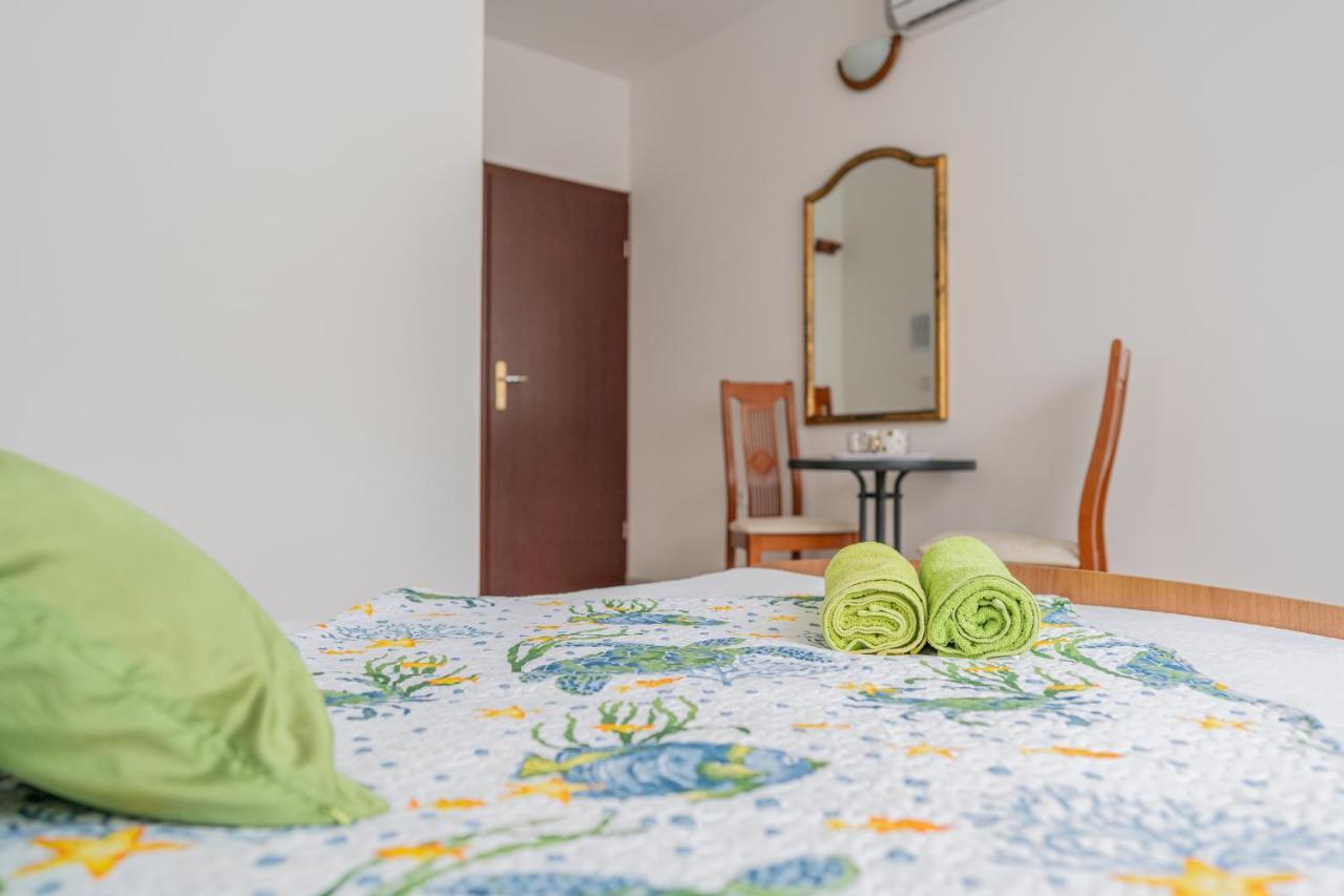 Guesthouse Kamarin Помена Екстер'єр фото