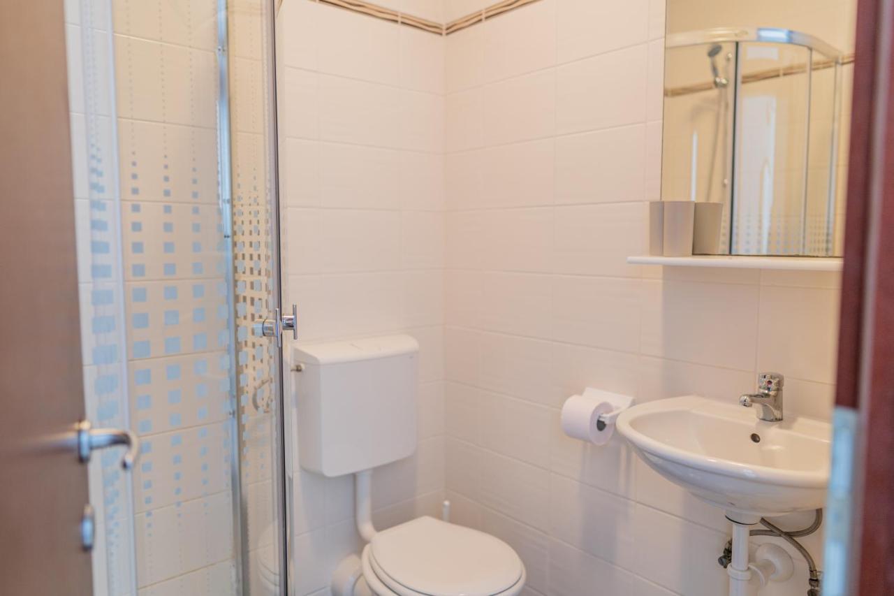 Guesthouse Kamarin Помена Екстер'єр фото