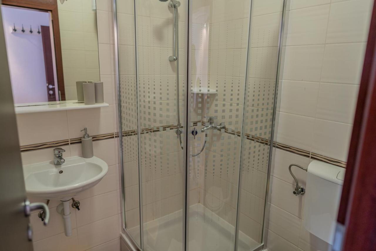 Guesthouse Kamarin Помена Екстер'єр фото