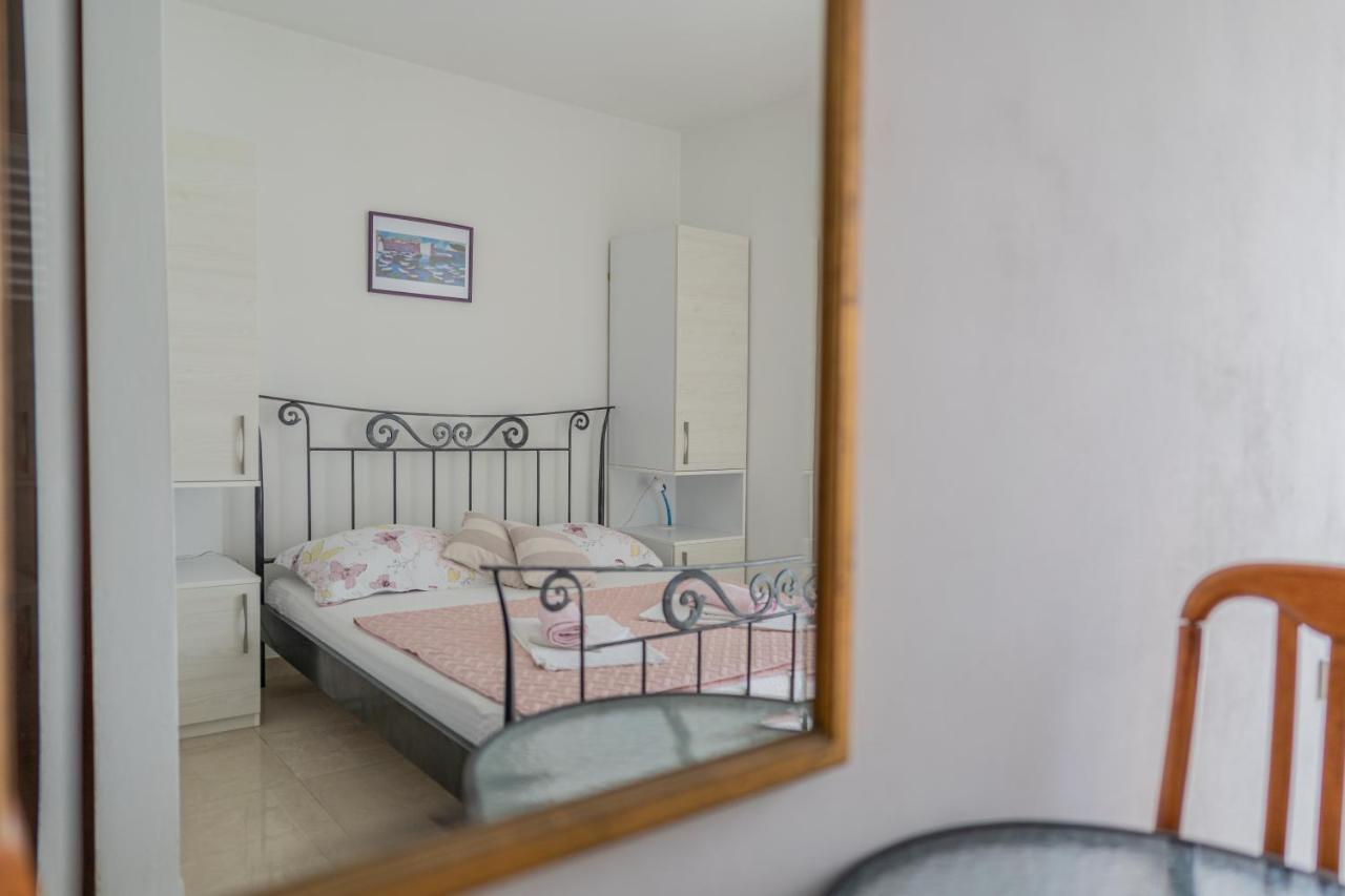 Guesthouse Kamarin Помена Екстер'єр фото