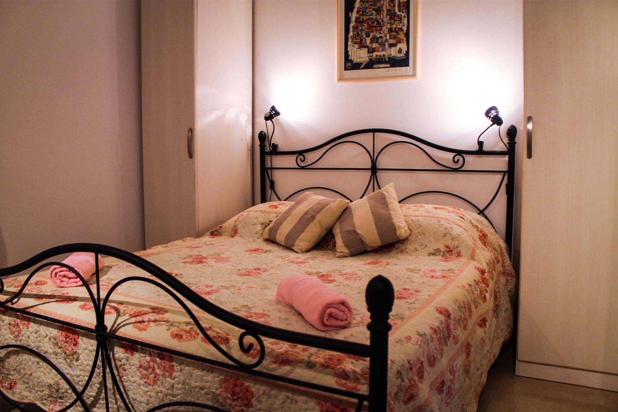 Guesthouse Kamarin Помена Екстер'єр фото